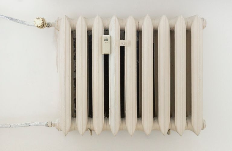 Heizungsinstallation — Heizkörper und Heizkessel